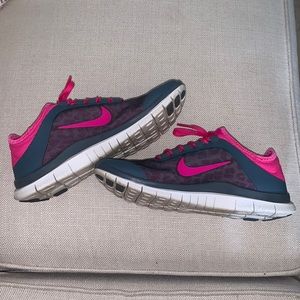Women’s Nike Free 3.0 Gray Leopard and Hot Pink Sneakers Size 8.5